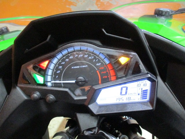 走行も１９５１８ｋｍのまだまだの一台！！ＡＢＳにスリーパークラッチですからビギナーも安心の一台！